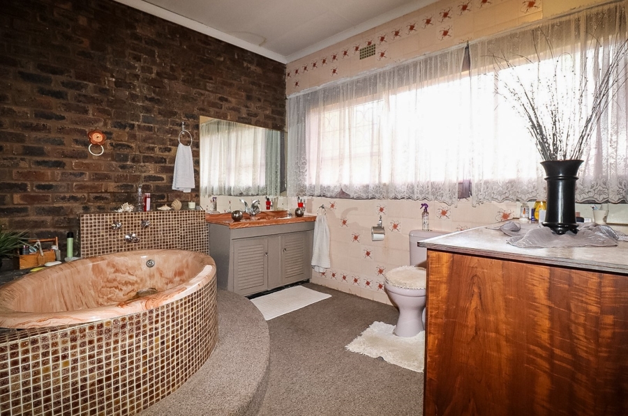 4 Bedroom Property for Sale in Stilfontein Ext 4 North West